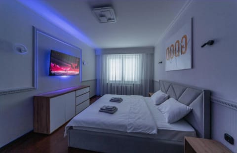 Bed, TV and multimedia, Photo of the whole room