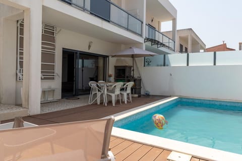 Swimming pool, Swimming pool, sunbed