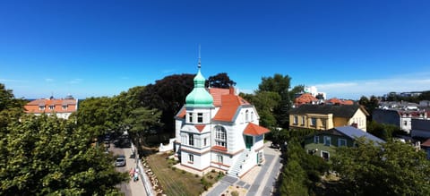 Property building, Day, Neighbourhood, Bird's eye view, City view, Landmark view, Street view, Location