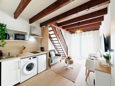 Living room, microwave, washing machine