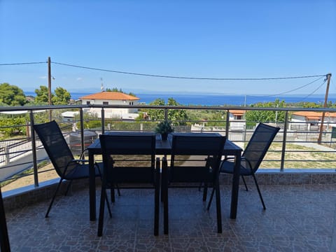 Day, Natural landscape, View (from property/room), Balcony/Terrace, Seating area, Dining area, Sea view