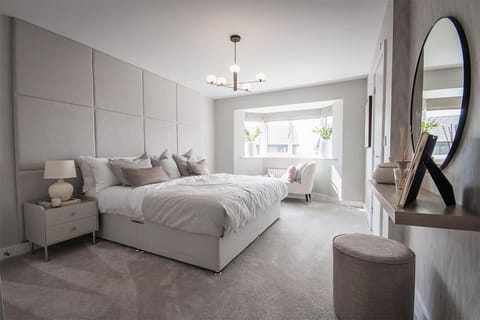 Bed, Seating area, Bedroom
