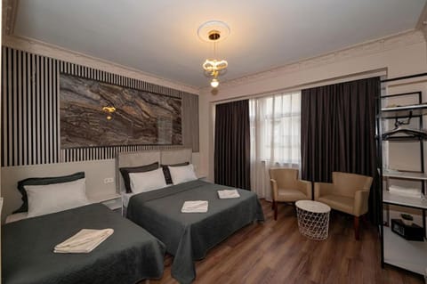 Bed, Kitchen or kitchenette, Living room, Photo of the whole room, Bedroom