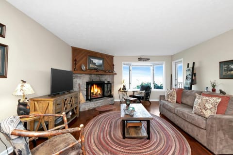 Living room, fireplace
