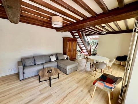 Living room, Seating area, Dining area, wardrobe