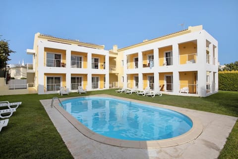 Property building, Garden, Garden view, Pool view, Swimming pool, sunbed
