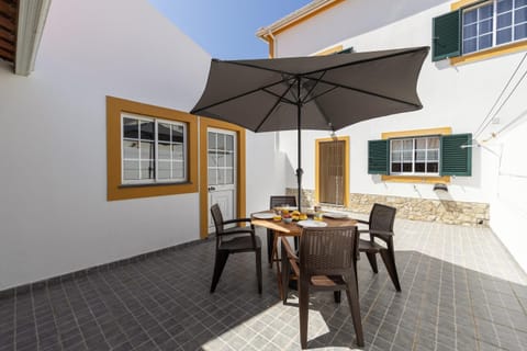 Patio, Dining area