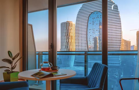 View (from property/room), Living room, Seating area, Dining area, City view, Lake view