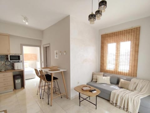 TV and multimedia, Kitchen or kitchenette, Living room, Seating area, Dining area