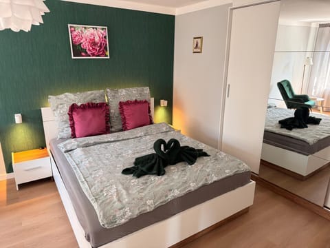 Bed, Bedroom, towels, wardrobe