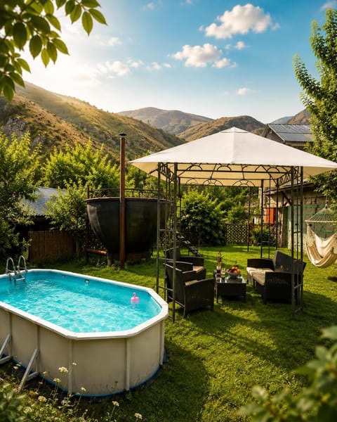 Spring, Day, Natural landscape, Activities, Garden, Balcony/Terrace, On site, Garden view, Mountain view, Pool view, Area and facilities, Swimming pool, furniture