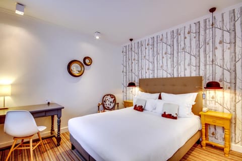 Bed, Photo of the whole room, Bedroom