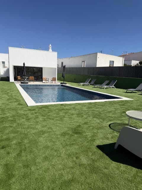 Balcony/Terrace, Swimming pool, sunbed