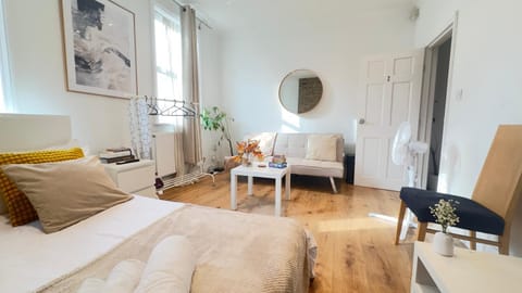 Bed, Living room, Seating area, Bedroom