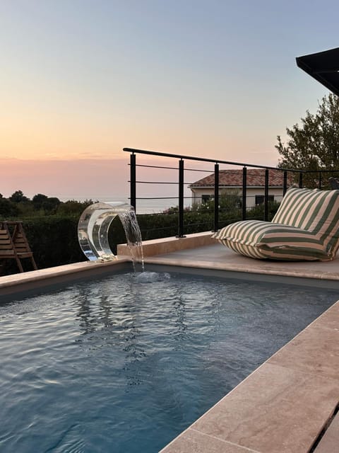 Day, Swimming pool