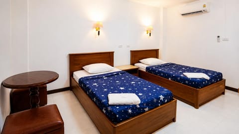 Bedroom, towels, air conditioner