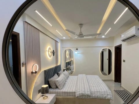 Bed, TV and multimedia, Photo of the whole room, Bedroom, wardrobe, air conditioner