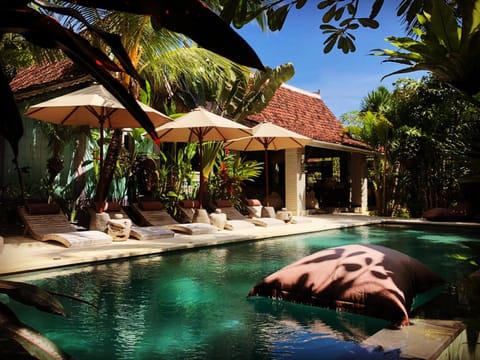 Property building, Restaurant/places to eat, Swimming pool