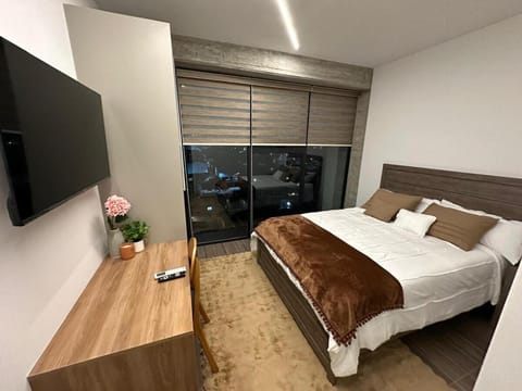 Bed, TV and multimedia, Bedroom
