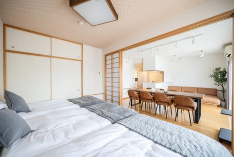Bed, Living room, Photo of the whole room, Bedroom