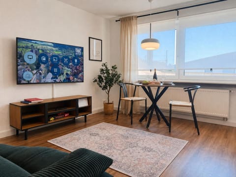 TV and multimedia, Living room, Seating area, Dining area, kitchen
