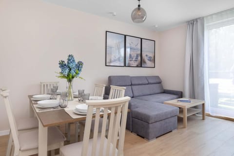 Seating area, Dining area, Bedroom