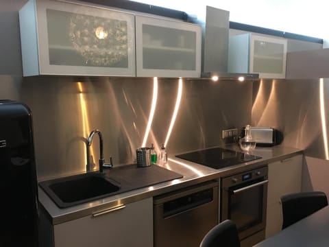 Coffee/tea facilities, Dining area