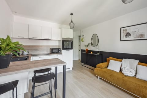 Kitchen or kitchenette, Living room, Dining area, dishwasher, oven