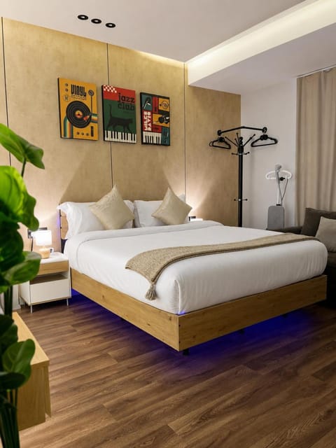 Bed, Living room, Photo of the whole room, Bedroom