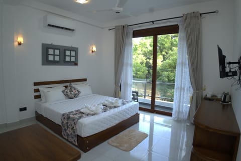 Bed, Photo of the whole room, Bedroom, air conditioner