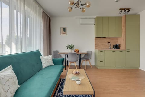 Kitchen or kitchenette, Living room, Seating area, Dining area