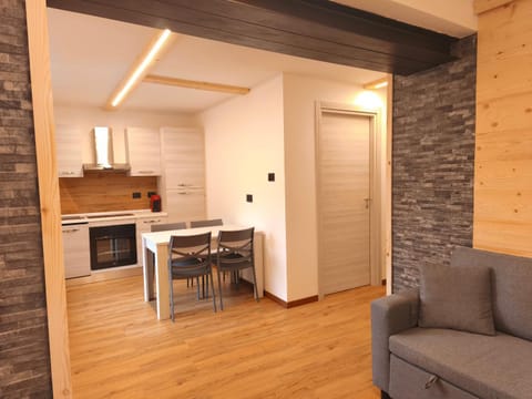 Kitchen or kitchenette, Living room, Seating area, Dining area, pet friendly, stove