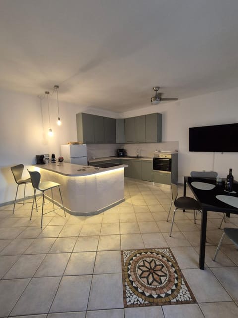 TV and multimedia, Seating area, stove