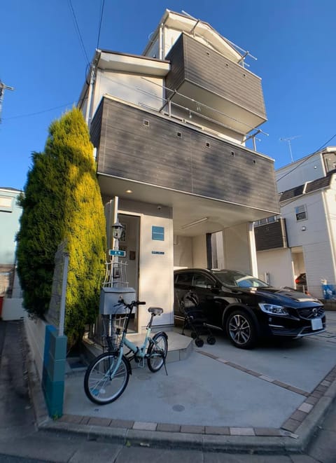 Property building, Day, Neighbourhood, Cycling, Street view, Parking