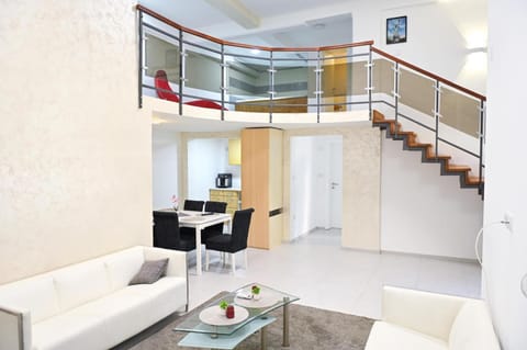 Kitchen or kitchenette, Living room, Seating area, Dining area