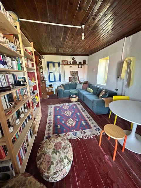 Library, Living room