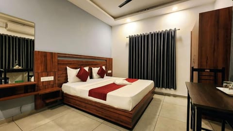 Bed, Photo of the whole room, Bedroom, hair dresser, wardrobe