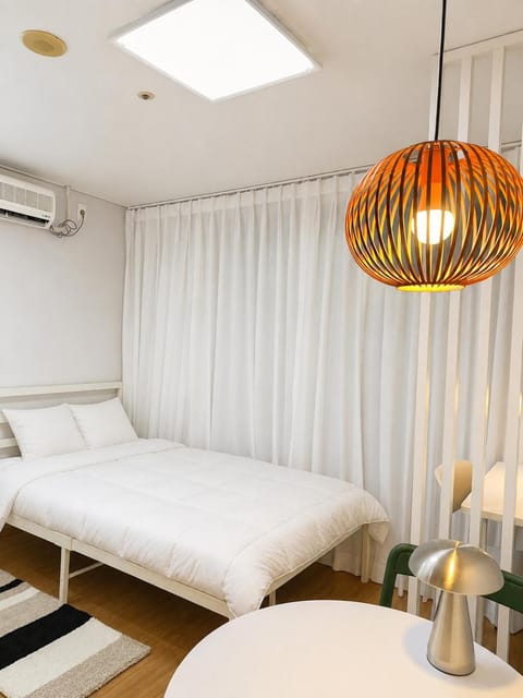 Bed, Bedroom, air conditioner