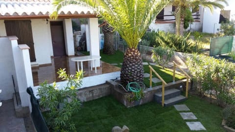 Property building, Patio, Garden, Balcony/Terrace, Dining area