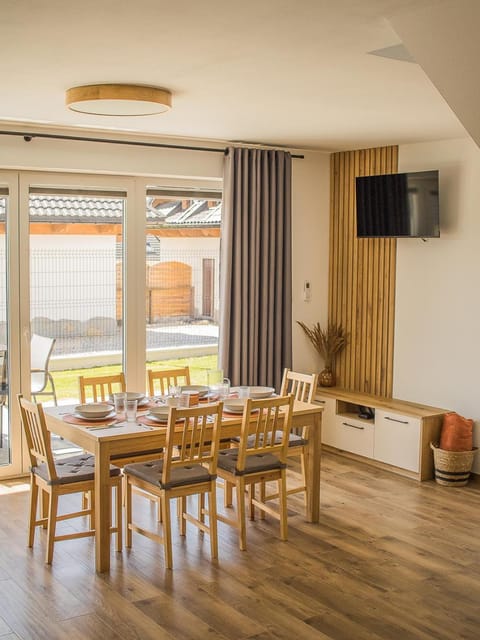 TV and multimedia, Balcony/Terrace, Living room, Dining area