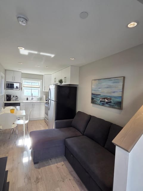 Kitchen or kitchenette, Living room, Seating area