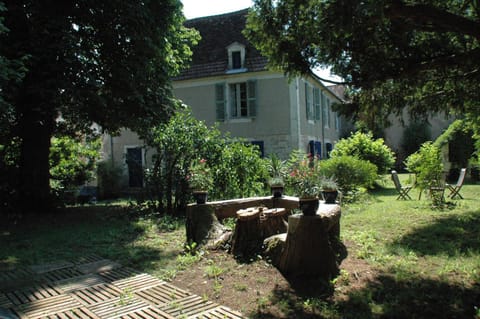 Property building, Day, Garden, Garden view