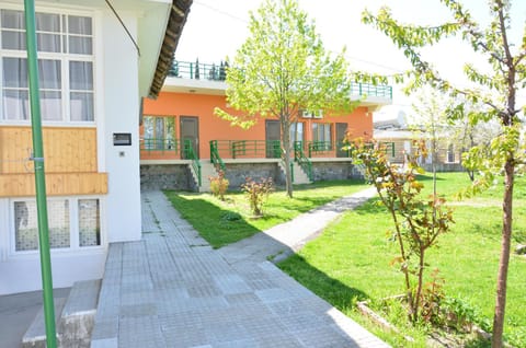 Garden, Dining area, Garden view