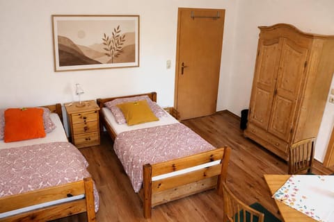 Seating area, Bedroom, wardrobe