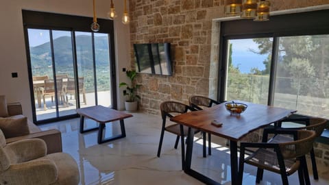 Seating area, Dining area, Sea view