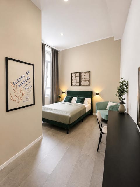 Bed, Photo of the whole room, Seating area, Bedroom