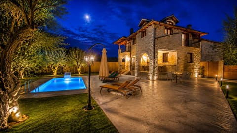 Property building, Patio, Night, Natural landscape, Garden, Garden view, Pool view, Swimming pool, Parking, sunbed