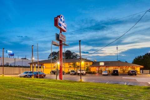 Property building, Night, Location