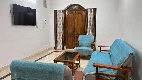 TV and multimedia, Living room, Evening entertainment
