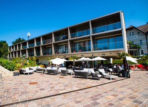 Property building, Restaurant/places to eat, Breakfast